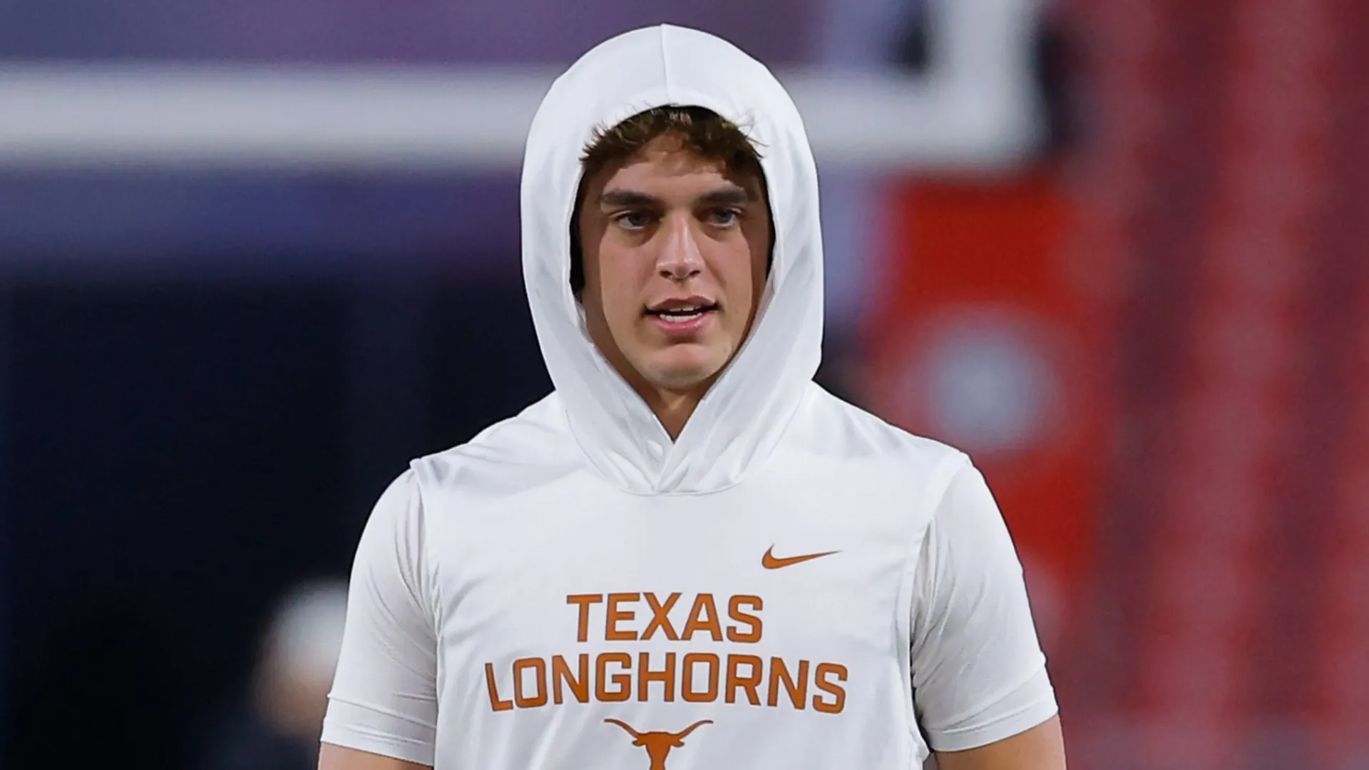 Arch Manning warms up