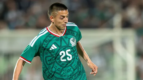 Roberto Alvarado es criticado por su nivel con la Selección Mexicana.