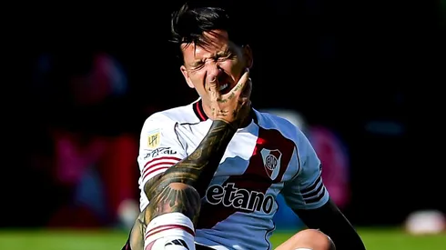 Driussi se lamenta tras sufrir un golpe en el partido contra Vélez.