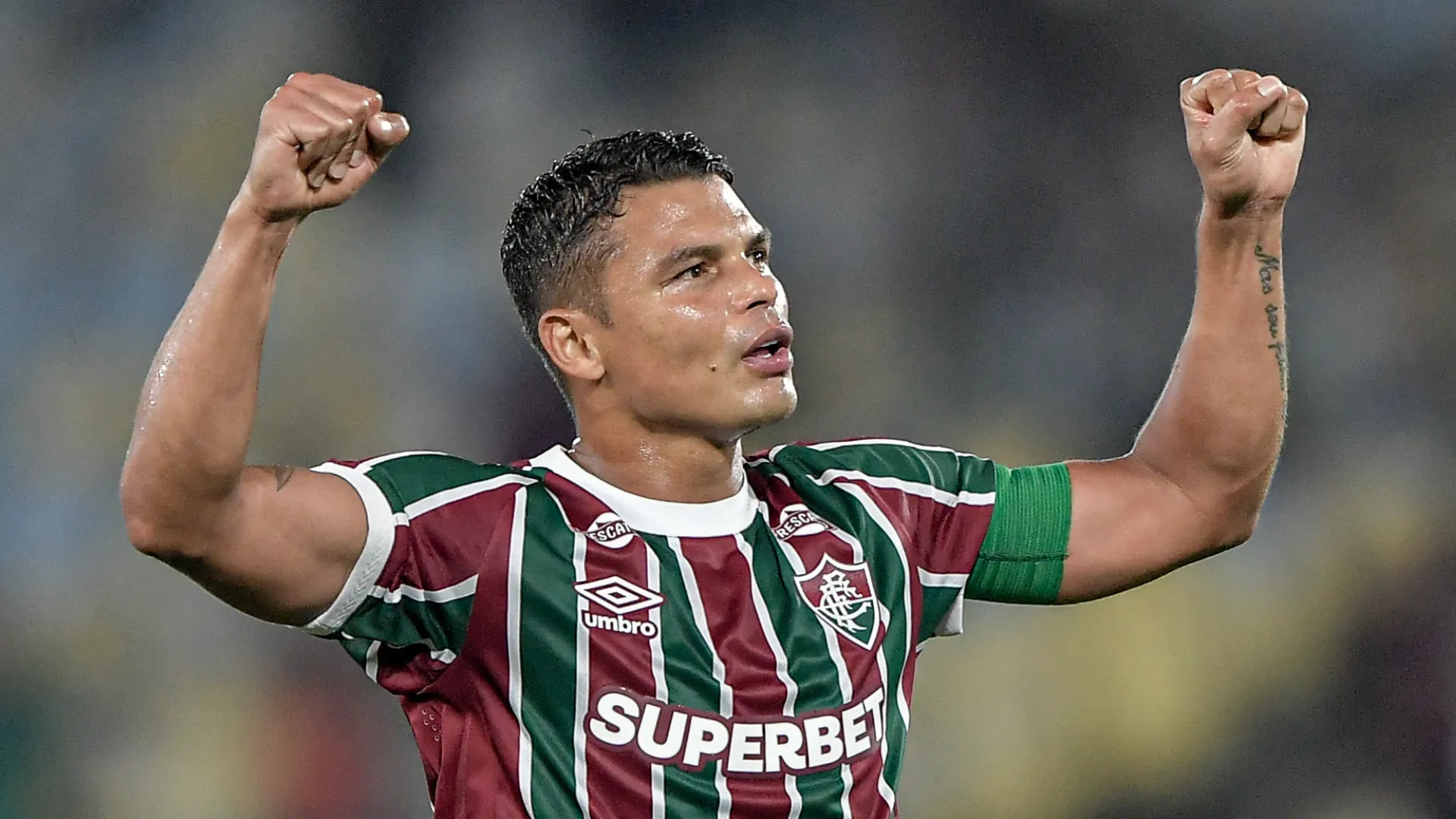 Thiago Silva comemora pelo Fluminense (Foto: Thiago Ribeiro/AGIF)