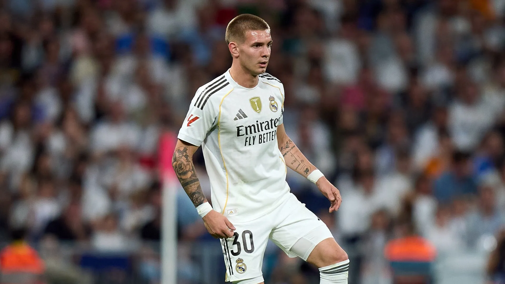 Franco Mastantuono em campo com a camisa merengue do Real Madrid (Photo by Angel Martinez/Getty Images)