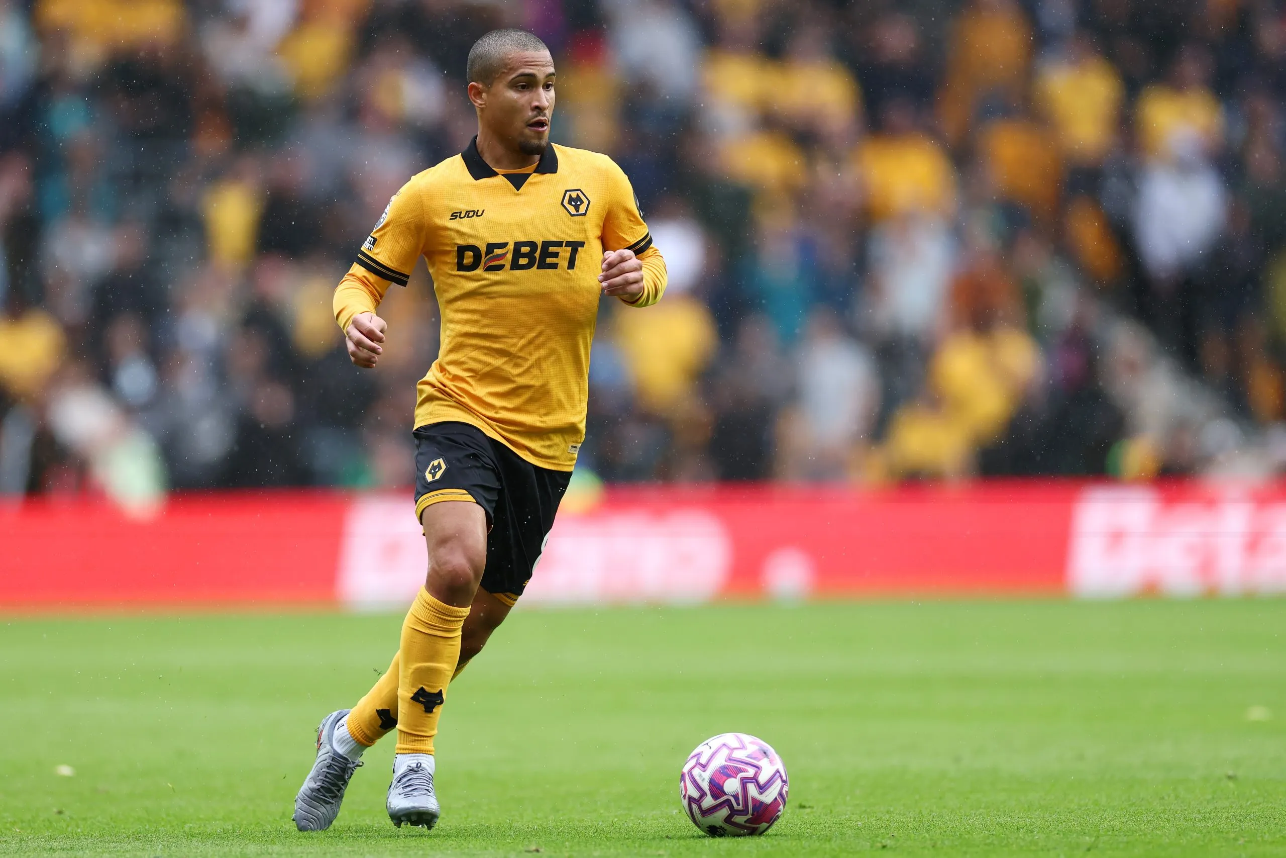 João Gomes abre as portas para o Manchester United. Foto: Dan Istitene/Getty Images