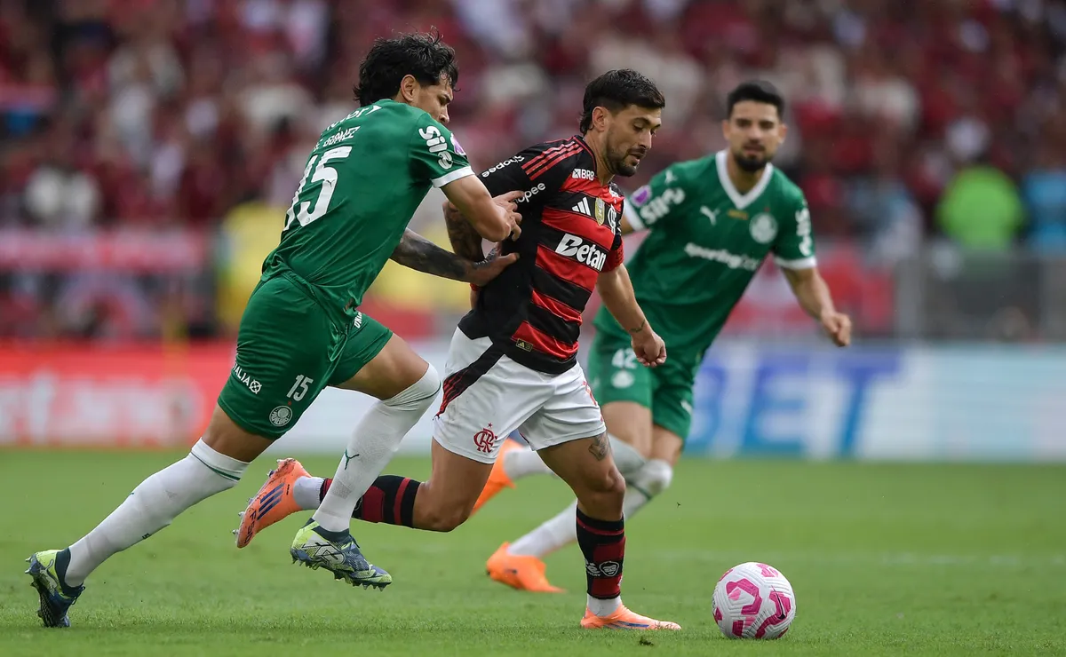 Palmeiras e Flamengo se firmam como os gigantes da América do Sul, em duelo acirrado e histórico