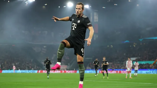 CHarry Kane comemora gol durante partida da Copa DFB. Foto: Lars Baron/Getty Images