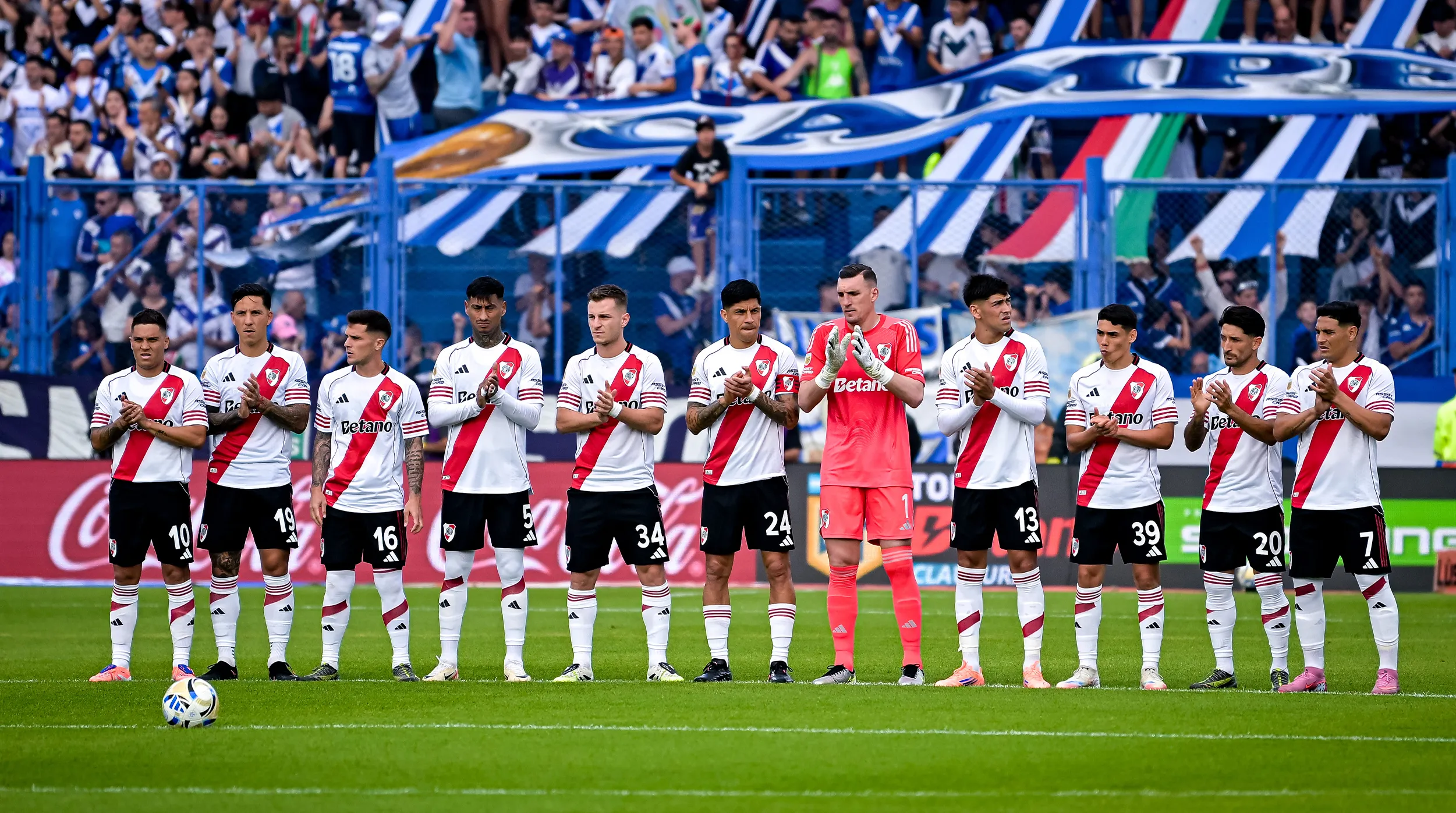 La formación titular de River ante Vélez.