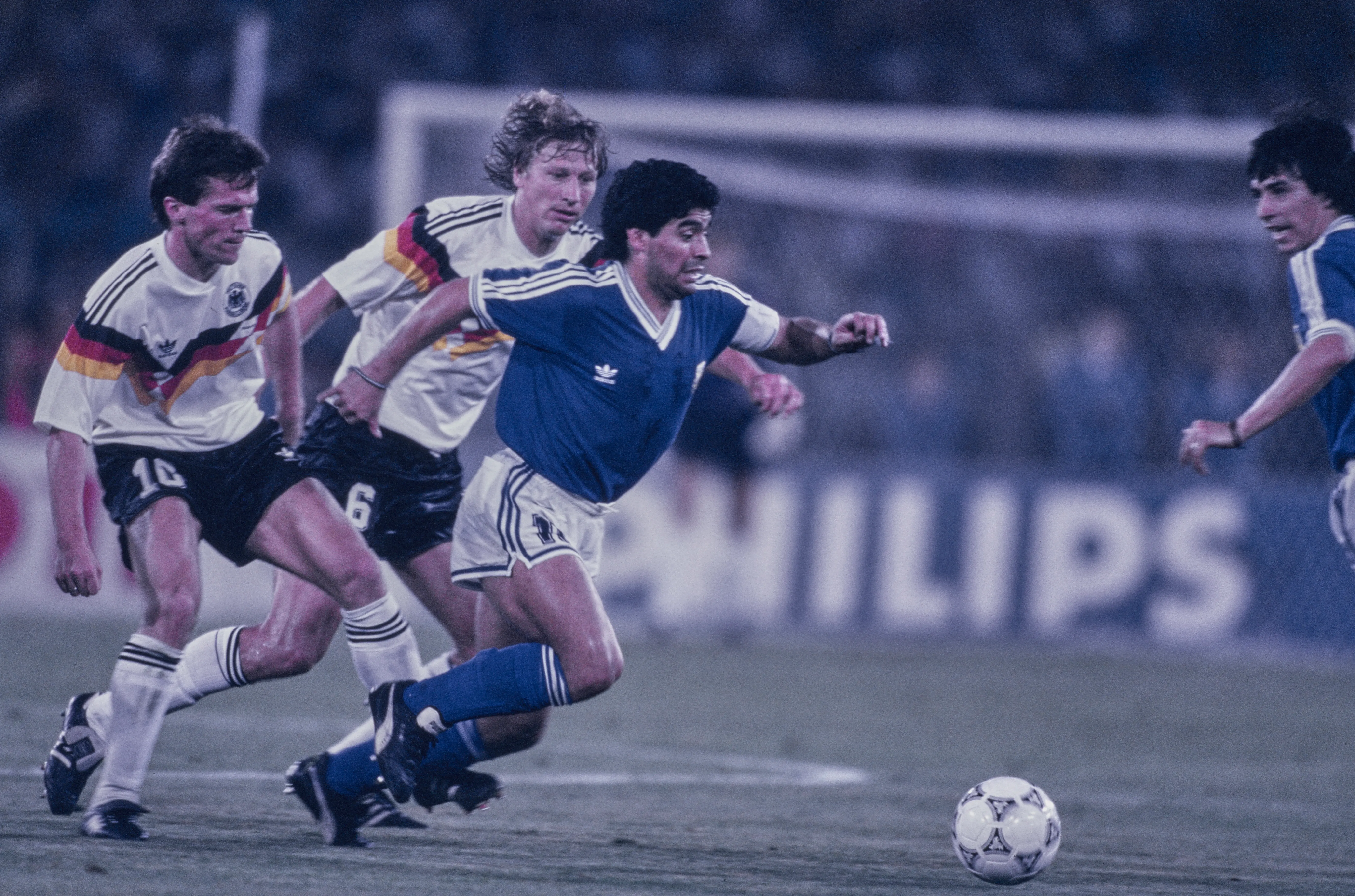 Lothar Matthaus y Diego Maradona en la Final de Italia 90 (Getty Images).