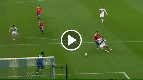 El error de Iván Román que terminó en el 1-0 de Perú ante La Roja.
