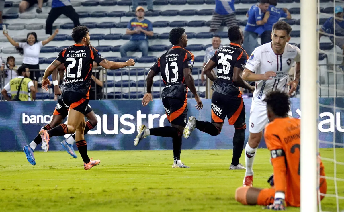 Liga de Quito lo remontó en los últimos 10 y gana la ida de la semifinal de la Copa Ecuador ante Emelec