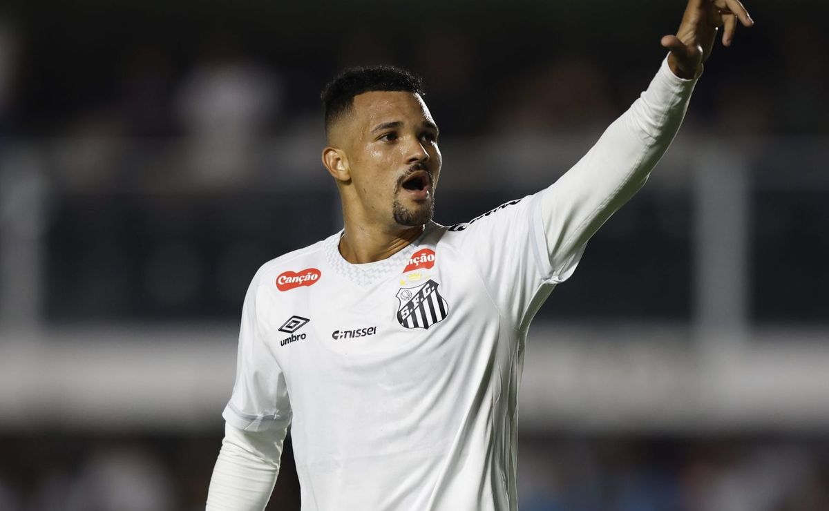 Santos cogita vender zagueiro Zé Ivaldo mesmo antes de comprá-lo oficialmente do Cruzeiro