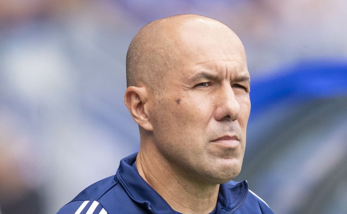 Al-Wasl vem com caminhão de dinheiro para contratar Leonardo Jardim e técnico decide ficar no Cruzeiro