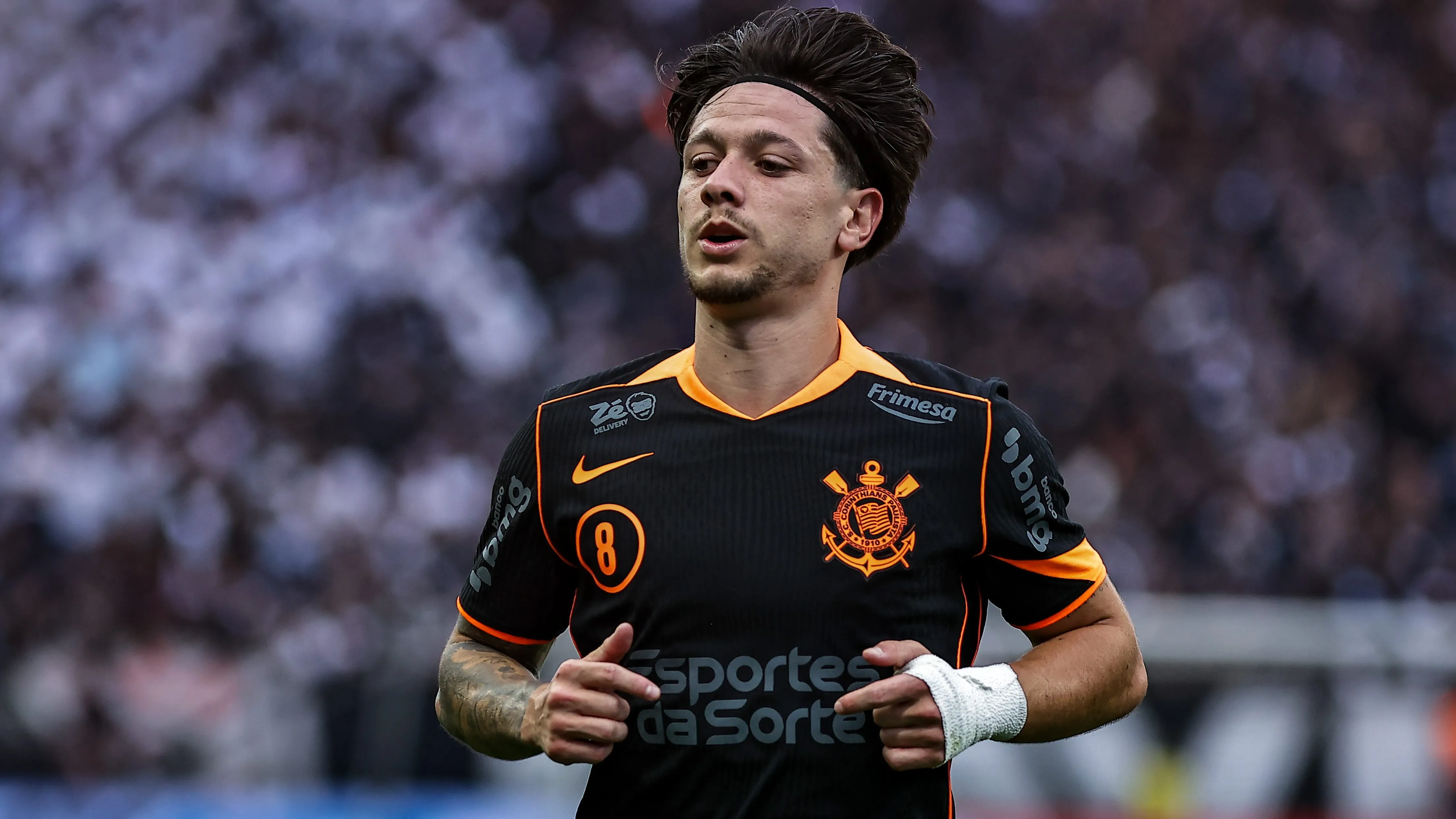 Neto pegou pesado com Garro e com a Fiel Torcida que, segundo o ídolo, protege p camisa 8 – Foto: Fabio Giannelli/AGIF