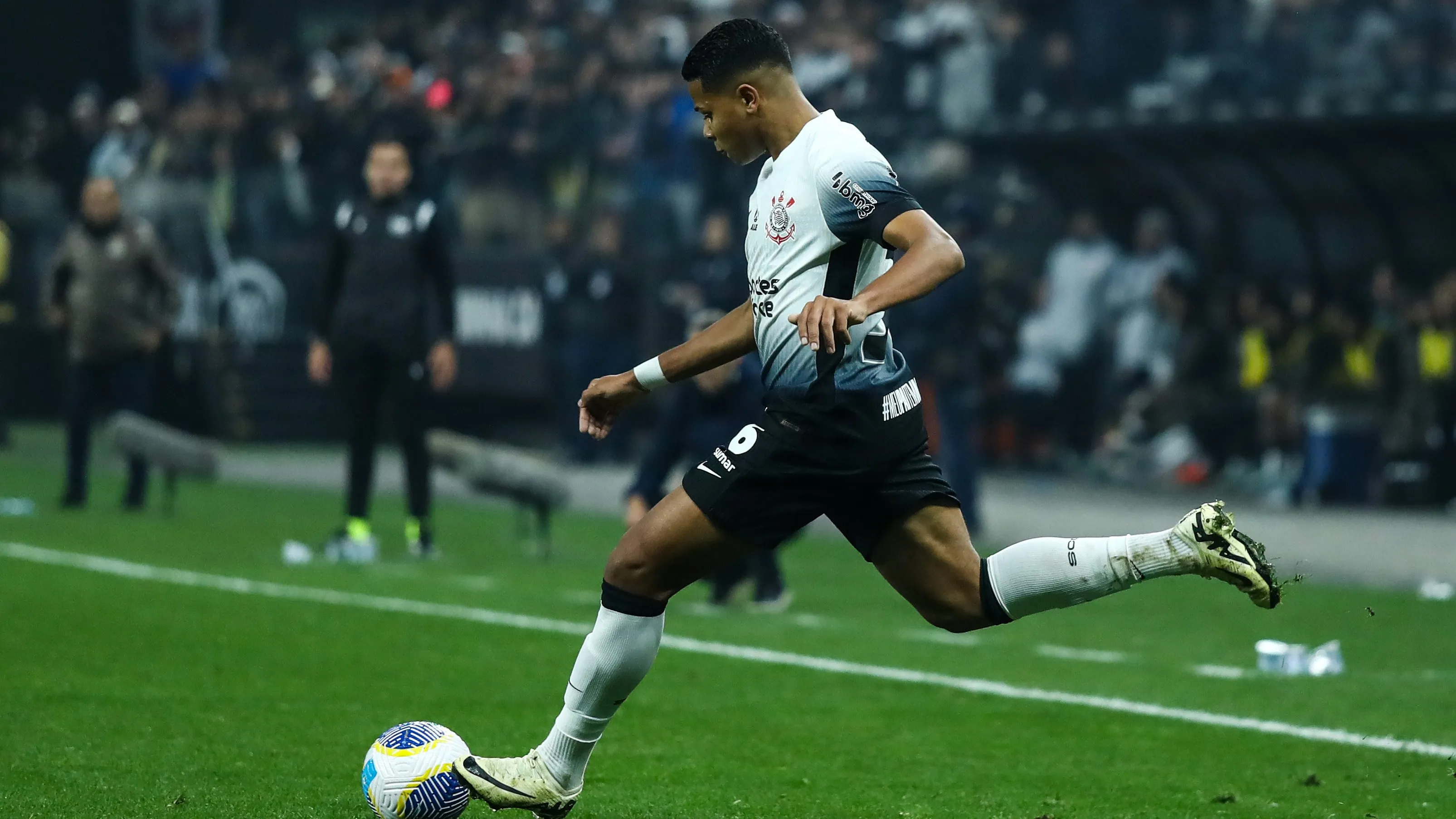 Wesley em ação pelo Timão – Foto: Marco Miatelo/AGIF