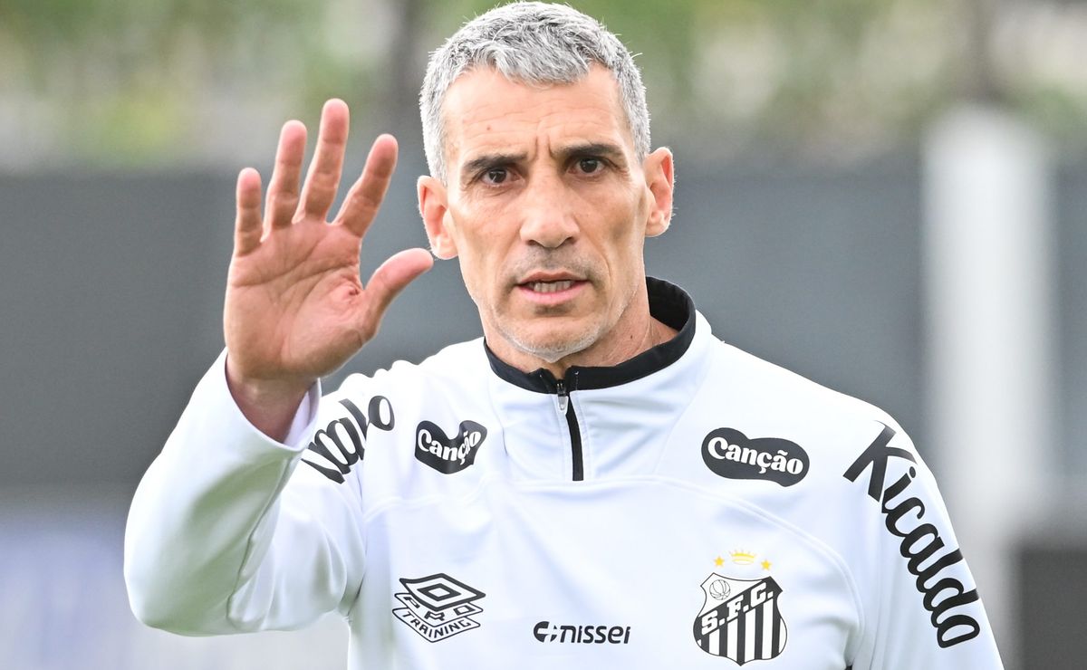 Luan Peres volta após desfalcar Santos em clássico e Vojvoda comemora notícia nos bastidores