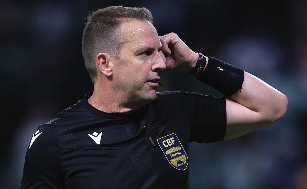 CBF define arbitragem para Palmeiras x Vitória e Lucas Torezin apita duelo no Allianz Parque