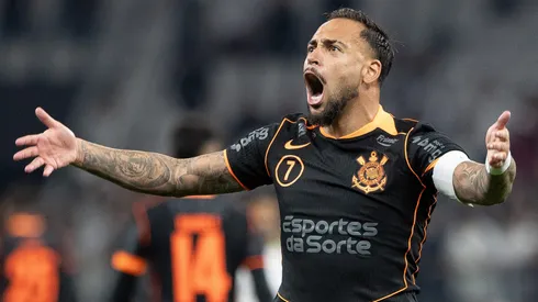 Maycon jogador do Corinthians comemora seu gol – Foto: Joisel Amaral/AGIF