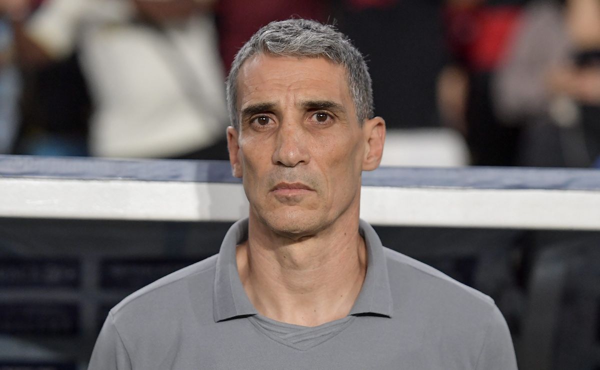 Vojvoda explica por que não relacionou Luan Peres para partida entre Santos x Palmeiras: “Preferi cuidar”