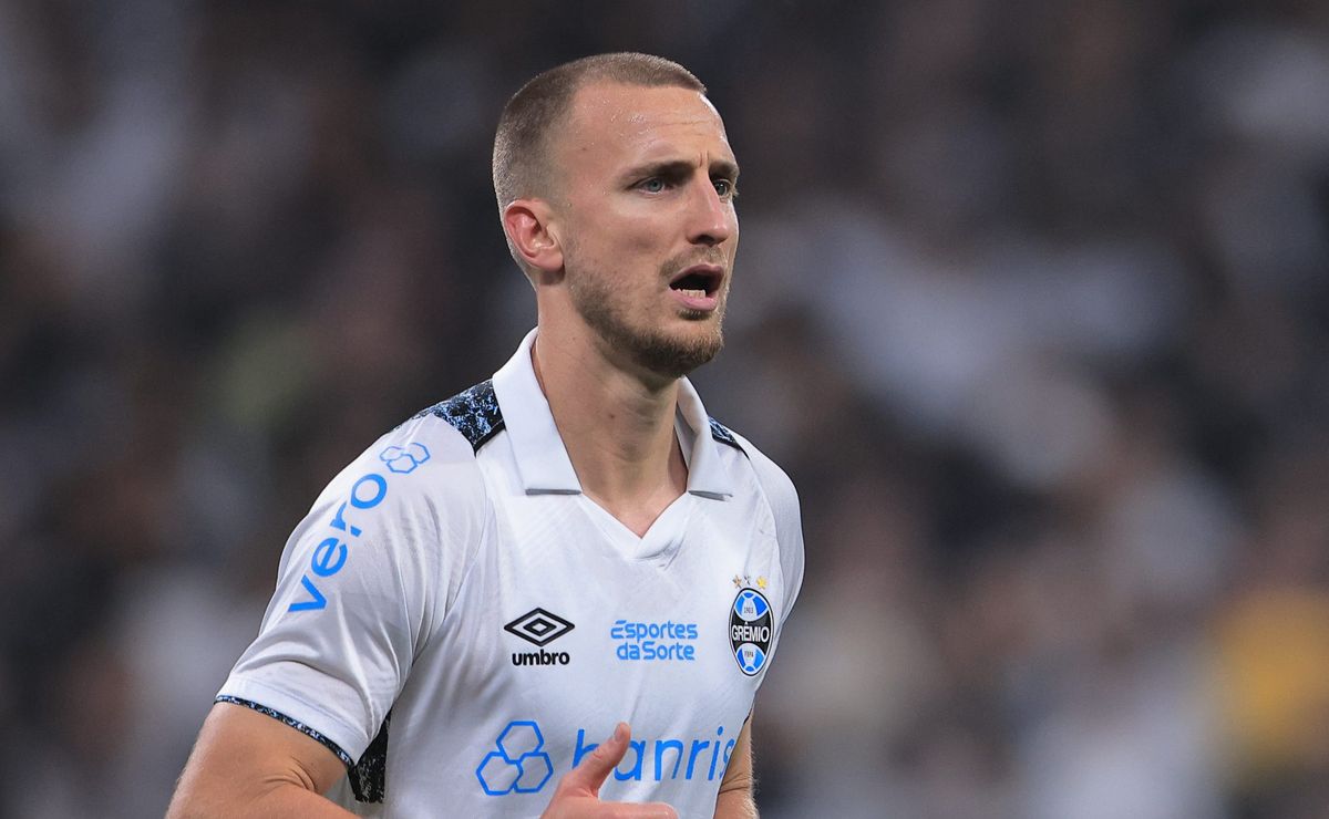 Grêmio teme perder Ely, Jemerson e Gustavo Martins após interesse de clubes na Arábia Saudita