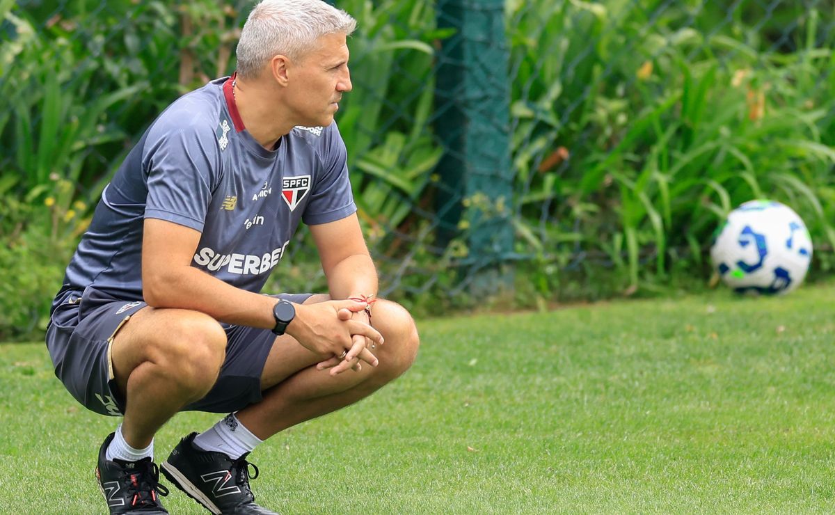 São Paulo mergulha no drama de 11 desfalques e Crespo deve acionar improviso contra o Corinthians