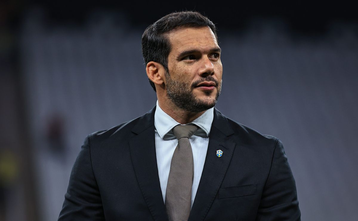 CBF toma atitude sobre arbitragem e objetivo é ter árbitros profissionais no Brasileiro de 2026 