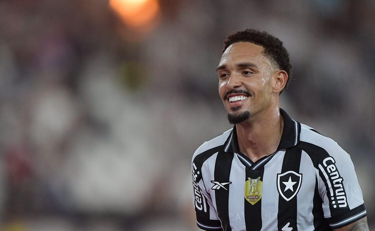 Vitinho almeja conquistar mais pelo Botafogo e relembra final da Libertadores: “Dia mais feliz da minha vida”