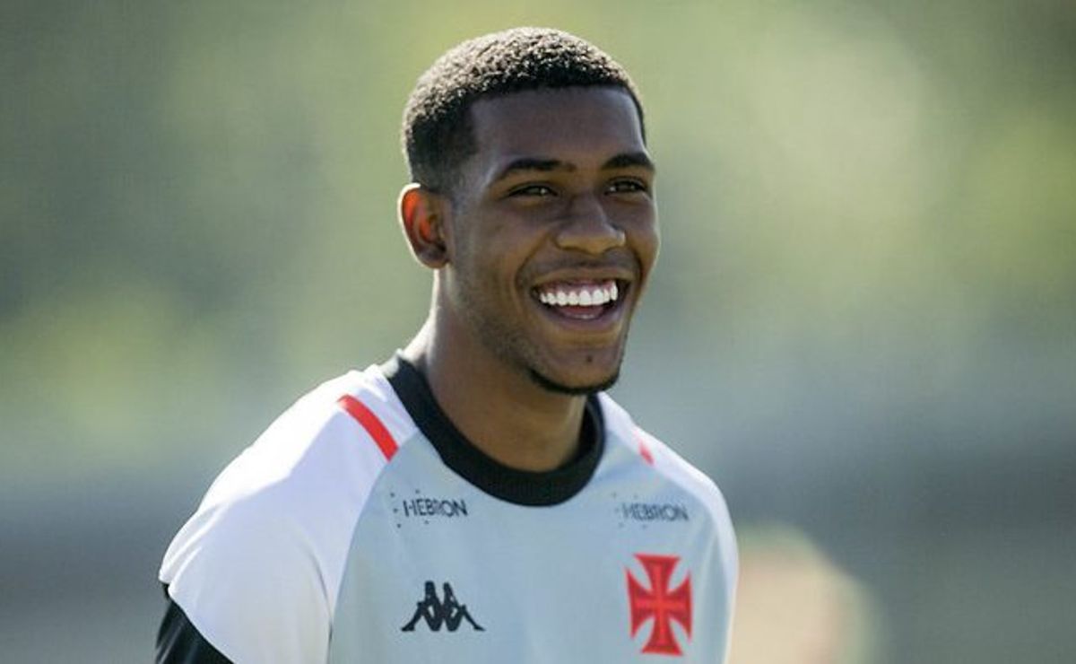 Proposta do Barcelona por Rayan agrada ao Vasco e o jogador