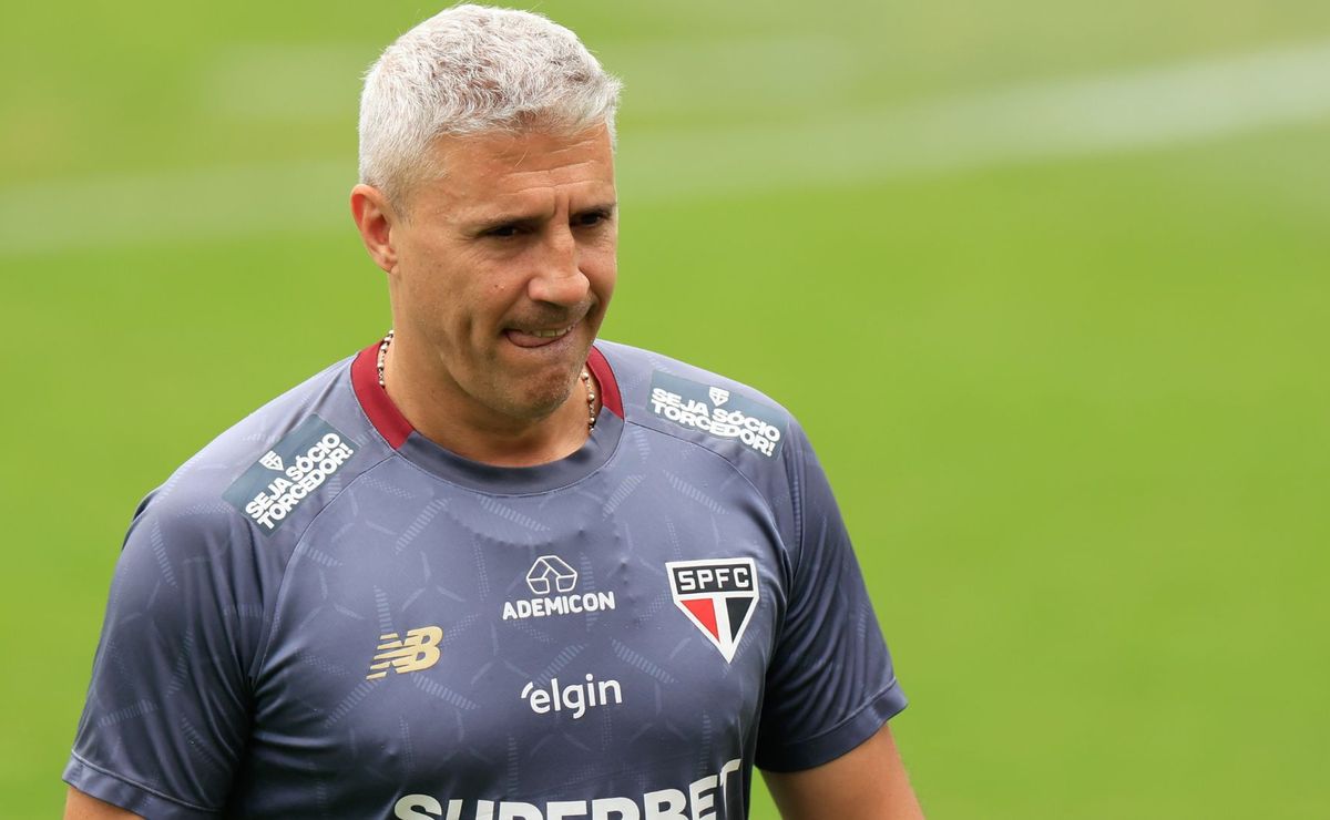 São Paulo enfrenta problemão com trio convocado, e Crespo aguarda milagre antes do clássico