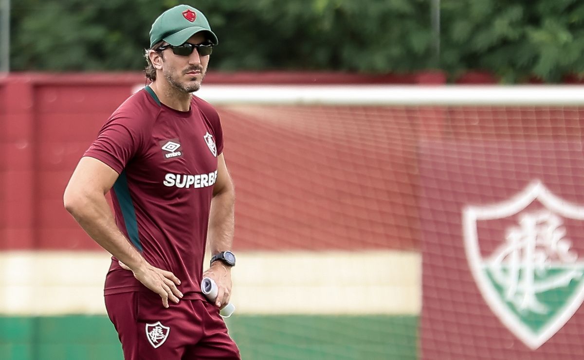 Sem receber chances de Zubeldía, Fuentes pode ser liberado pelo Fluminense na próxima temporada