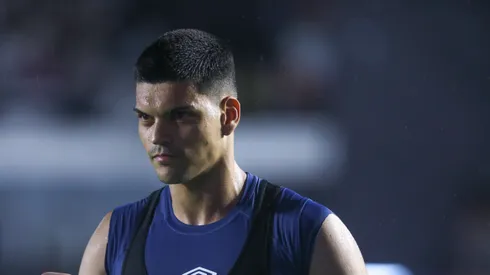 SP – SANTOS – 01/02/2025 – PAULISTA 2025, SANTOS X SAO PAULO – Gabriel Brazao jogador do Santos deixa o campo apos partida contra o Sao Paulo no estadio Vila Belmiro pelo campeonato Paulista 2025.