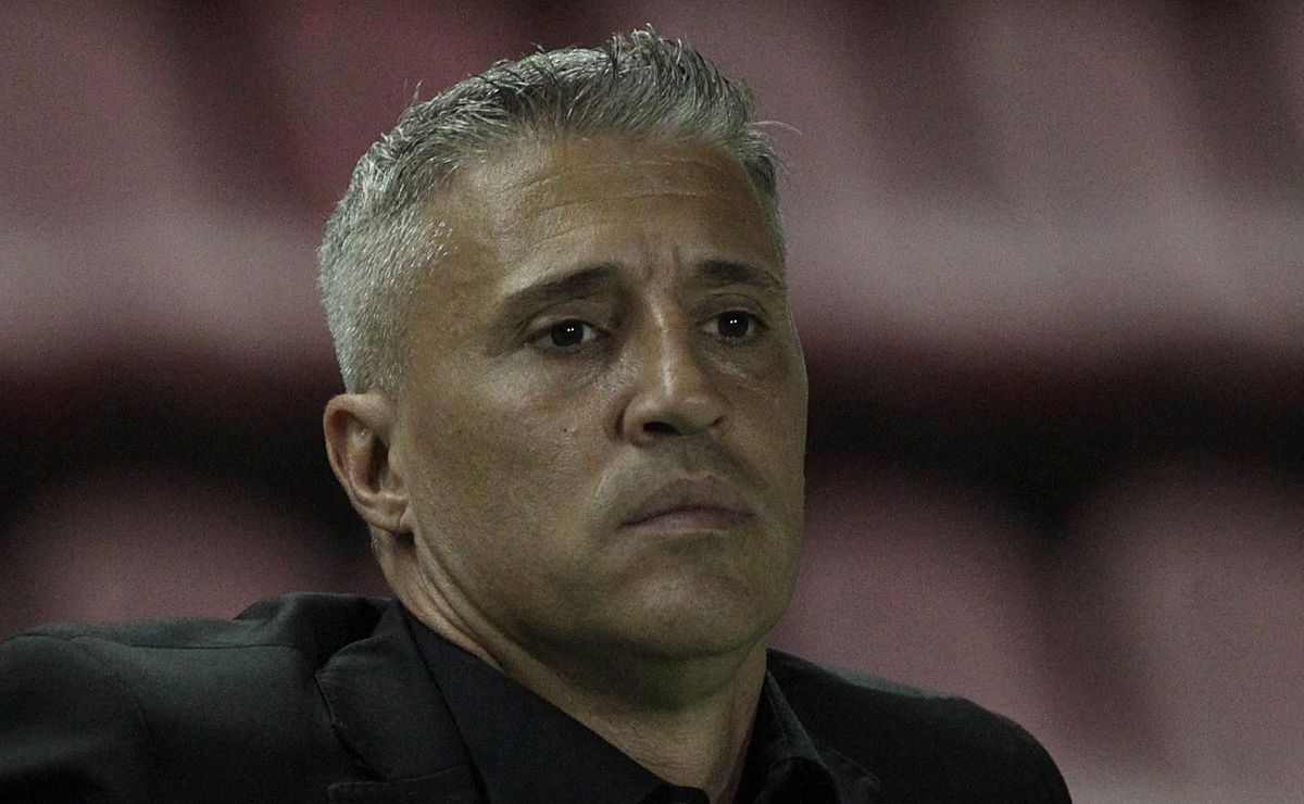 Hernán Crespo decide mudar escalação após 11 desfalques confirmados às vésperas de São Paulo x Corinthians