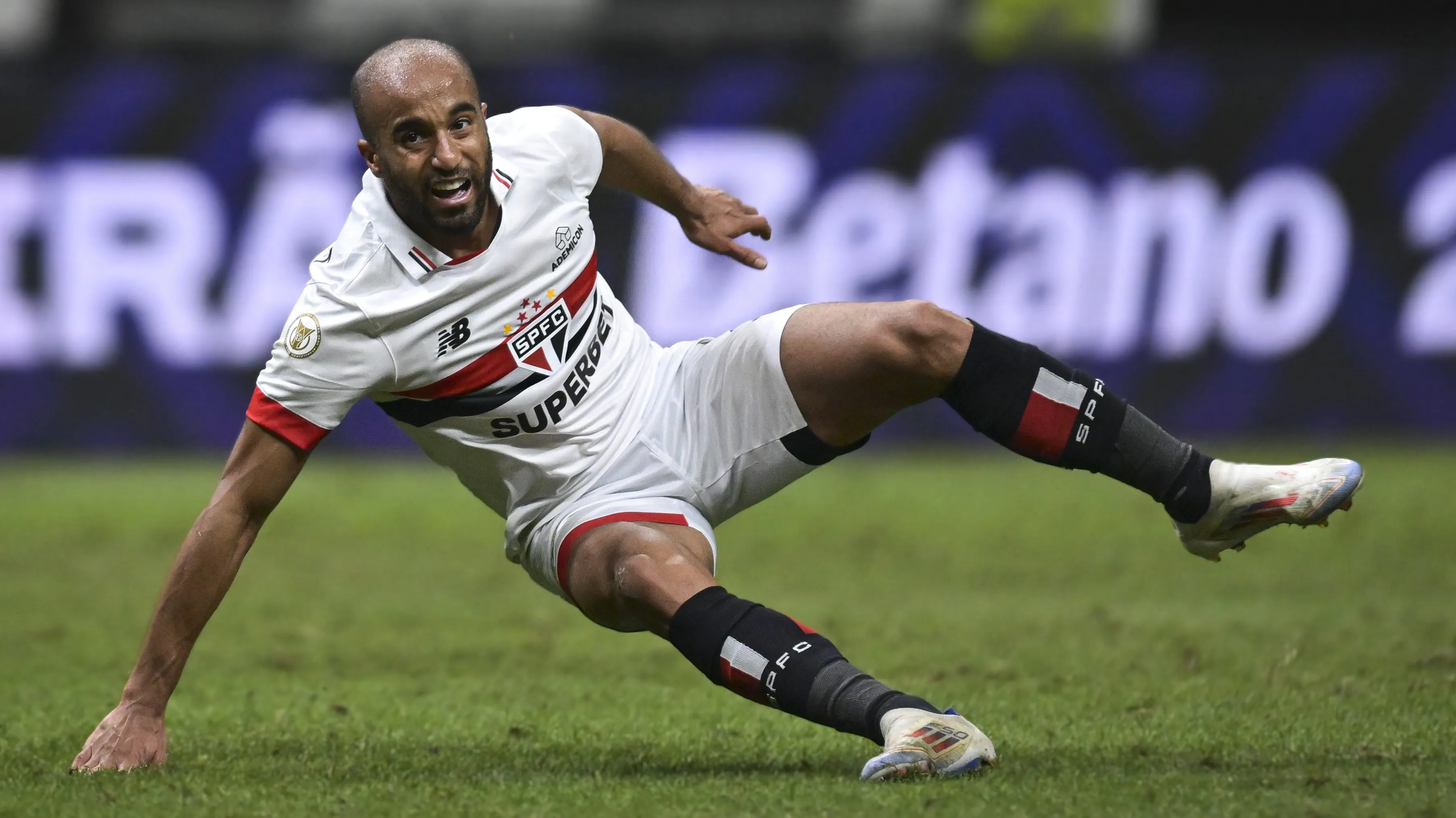 Lucas Moura não deve jogar - (Photo by Pedro Vilela/Getty Images).