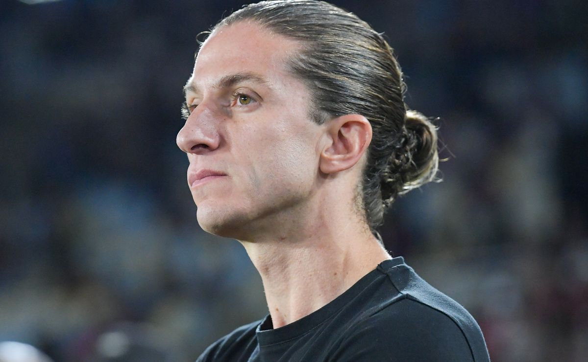 Fluminense x Flamengo: Filipe Luís ‘liga alerta’ no elenco com 8 pendurados para o Fla-Flu