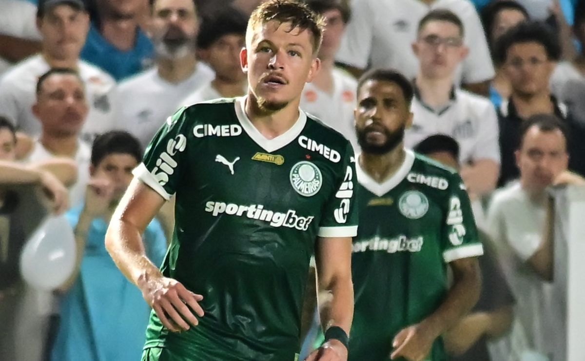 Atlético-MG observa interesse do Leicester em Bruno Fuchs, mas Palmeiras deve garantir zagueiro em 2026