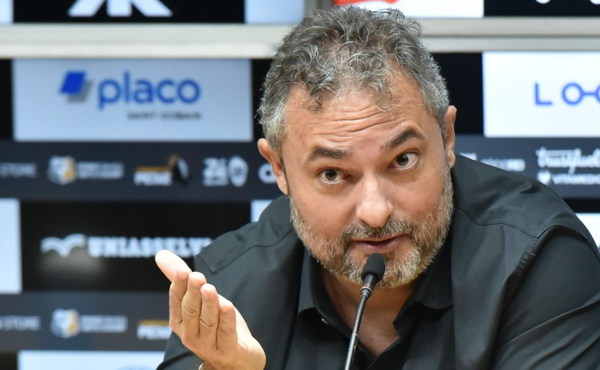 Mattos bate de frente com Vojvoda e é contra o Santos efetuar a compra de Zé Ivaldo