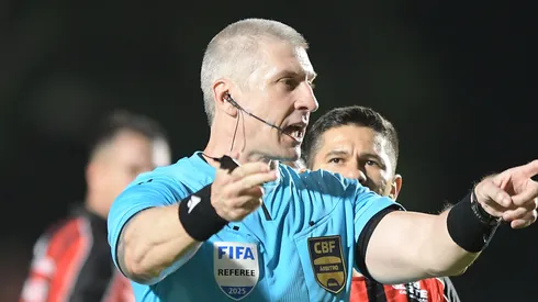 Árbitro Anderson Daronco. Foto: Jhony Pinho/AGIF