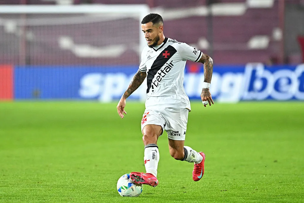 BUENOS AIRES, ARGENTINA – MAY 13: Philippe Coutinho of Vasco Da Gama controls the ball during a Copa CONMEBOL Sudamericana 2025 group G match between Lanus and Vasco da Gama at Estadio Ciudad de Lanús Néstor Díaz Pérez on May 13, 2025 in Buenos Aires, Argentina. (Photo by Rodrigo Valle/Getty Images)
