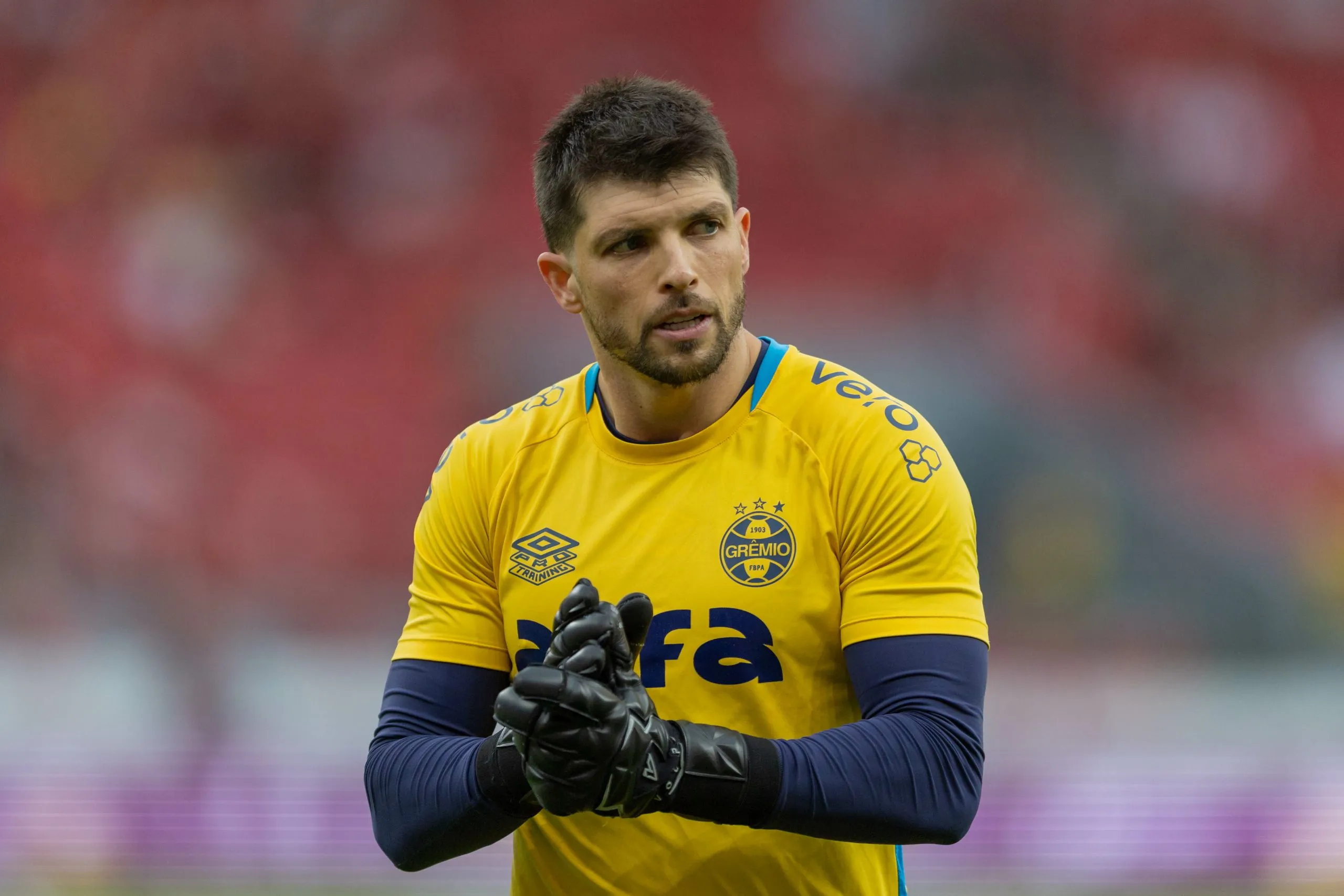 RS – PORTO ALEGRE – 21/09/2025 – BRASILEIRO A 2025, INTERNACIONAL X GREMIO – Tiago Volpi jogador do Gremio durante partida contra o Internacional no estadio Beira-Rio pelo campeonato Brasileiro A 2025. Foto: Liamara Polli/AGIF