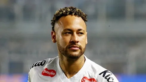 Neymar ainda pode jogar a Copa. 
