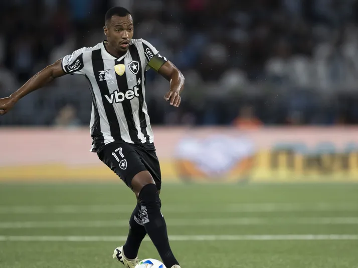 Botafogo paralisa renovação com Marlon Freitas para focar no Brasileiro