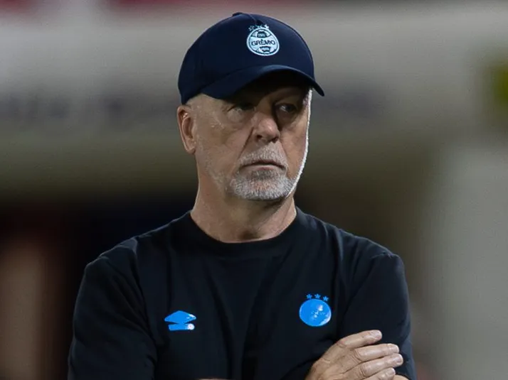 Continuidade de Mano Menezes no Grêmio é incerta para 2026