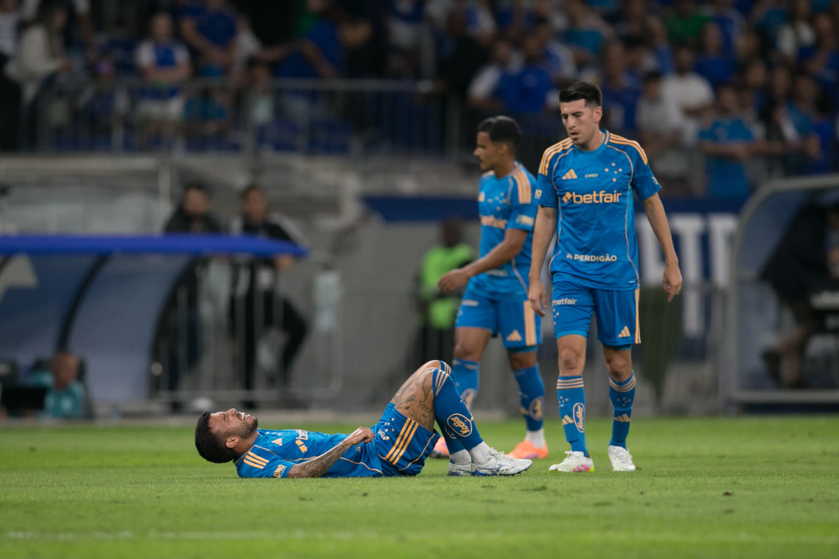 Matheus Henrique se lesionou em Cruzeiro x Sport. Foto: Marlon Costa/AGIF