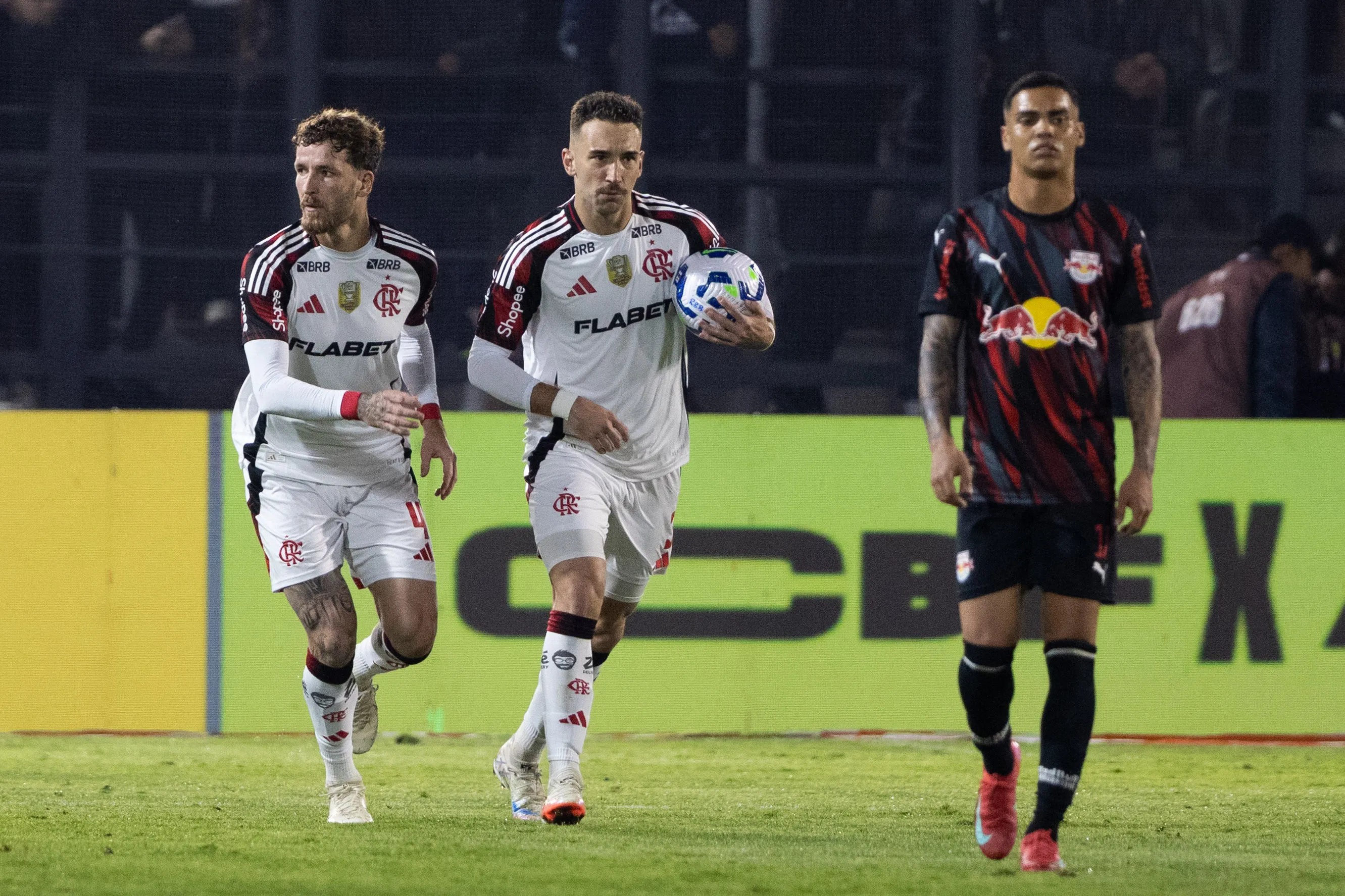 No primeiro turno, o Flamengo venceu o Bragantino por 2 a 1 em Bragança Paulista. Foto: Joisel Amaral/AGIF