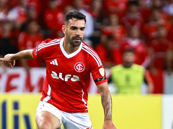 Bruno Henrique tem futuro indefinido no Internacional