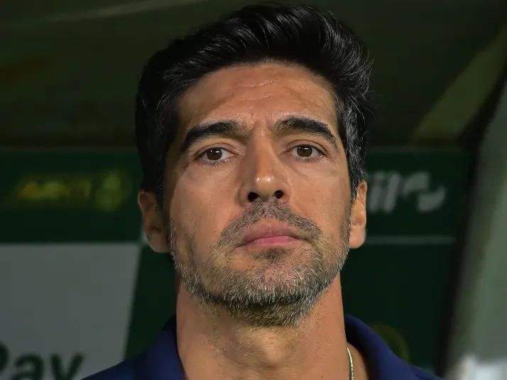 Abel Ferreira comemora retornos no Palmeiras e muda titulares contra Vitória