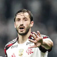 Matías Viña admite dificuldade para ter minutos no Flamengo