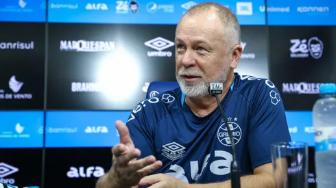 Vice-presidente de futebol Alexandre Rossato apresenta Mano Menezes como novo treinador do Gremio para a temporada 2025.