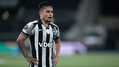 Artur deve ser titular em Botafogo x Sport