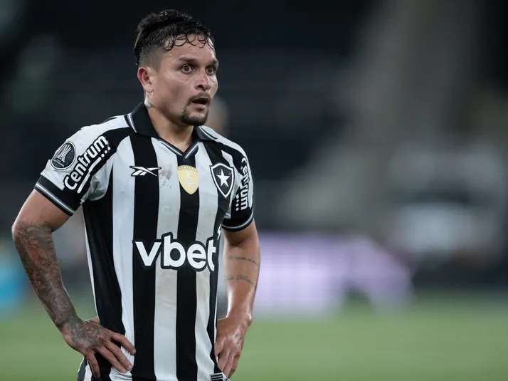 Escalação do Botafogo: Artur e Jeffinho devem ser titulares contra o Sport