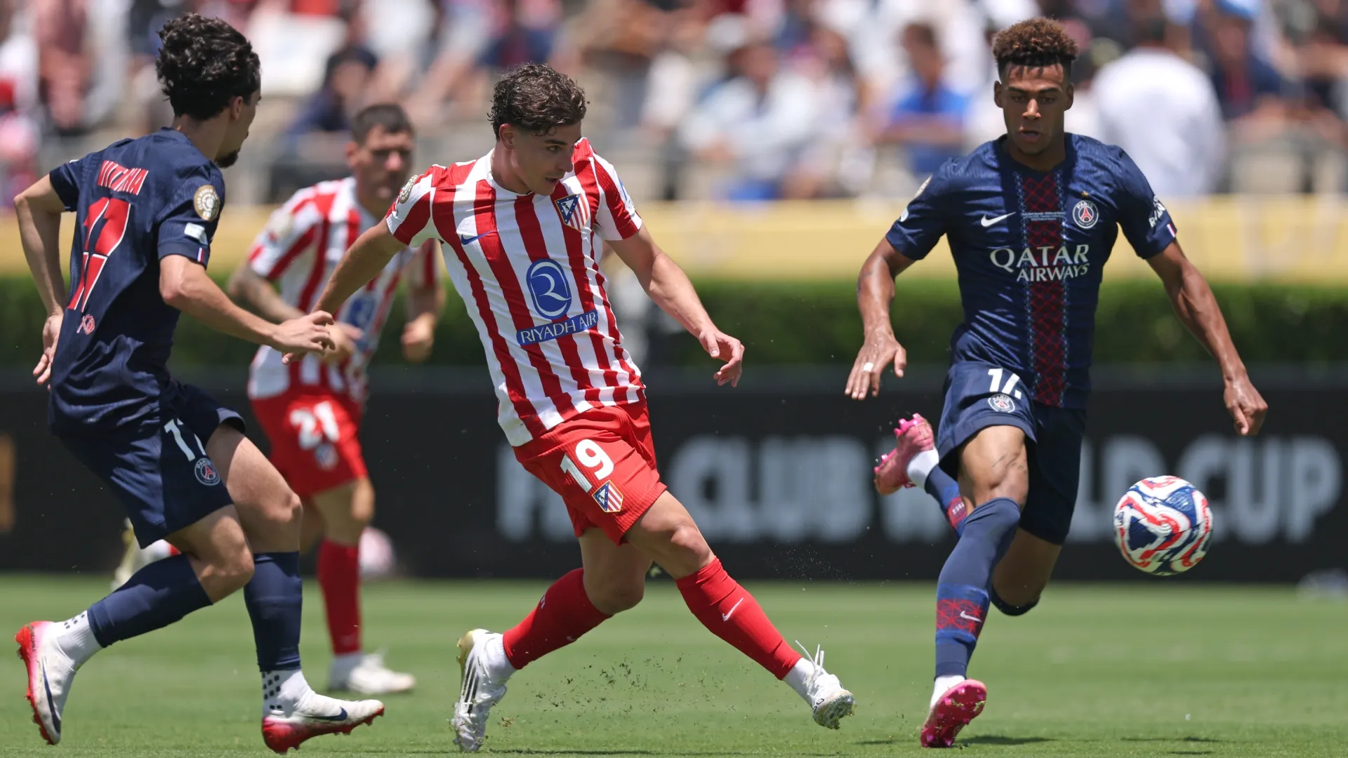 Julian Alvarez #19 of Atletico Madrid against PSG.