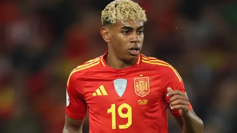 Lamine Yamal of Spain controls the ball during the UEFA Nations League 2025.