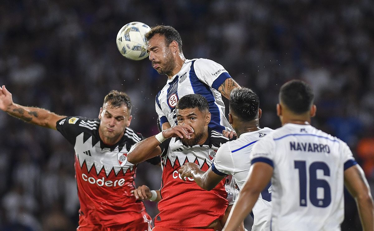 Las nuevas condiciones que debe enfrentar Colo Colo para cerrar a su primer refuerzo del 2026